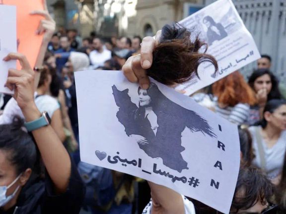 الاتحاد الأوروبي يمنح جائزة "ساخاروف" إلى مهسا أميني وانتفاضة المرأة الإيرانية