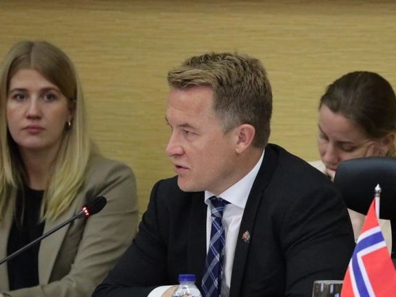 معاون وزیر خارجه نروژ: افرادی مانند نرگس محمدی در پاسخگو کردن حکومتها نقش دارند