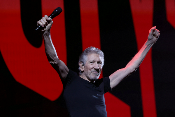 عذرخواهی راجر واترز از مردم ایران: من هرگز از حکومت مذهبی ایران حمایت نمیکنم