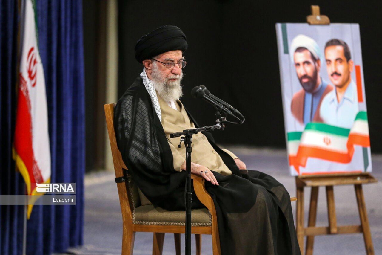 حمایت و تمجید خامنه‌ای از دولت رئیسی؛ «کارهای خوب دولت از چشم‌ها دور مانده است»