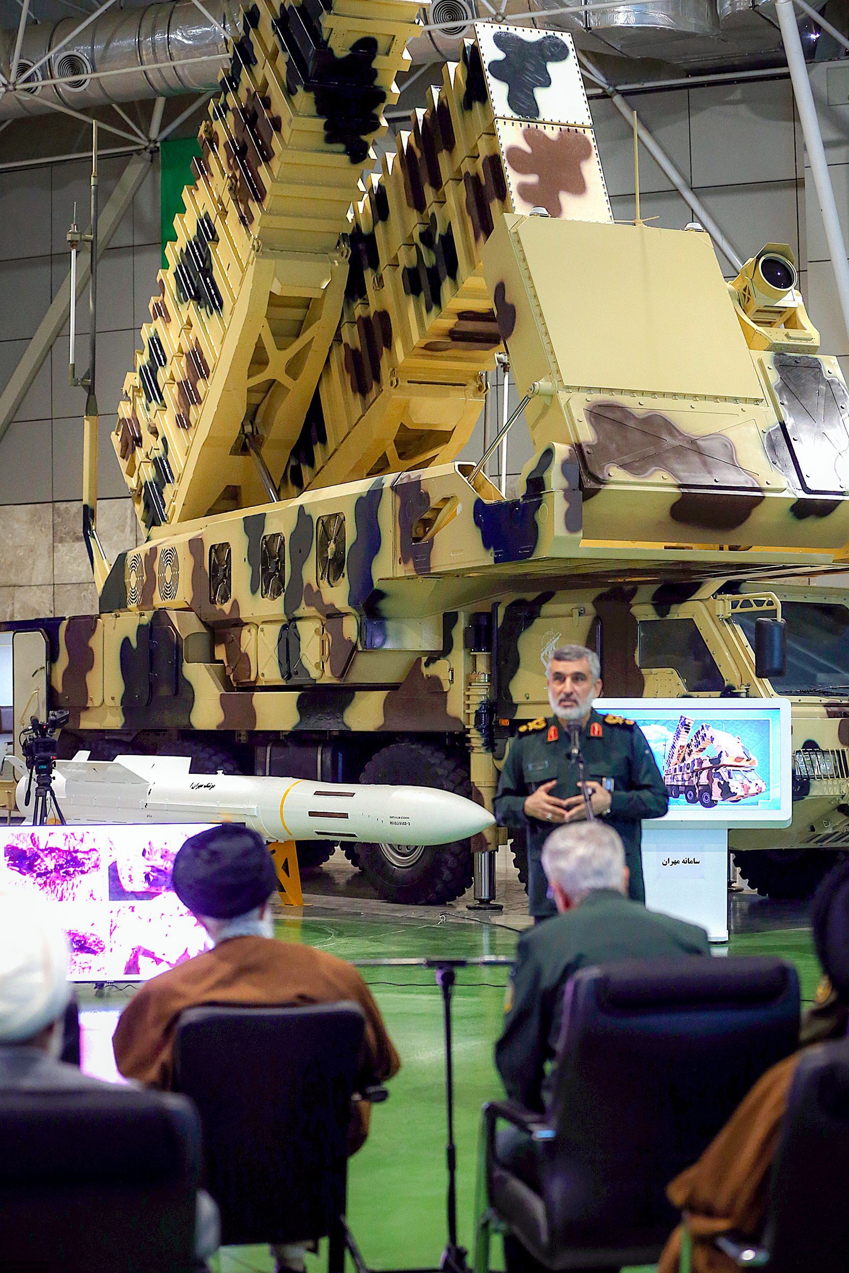 "إنسايدر": على إيران أن تدرك استعداد الولايات المتحدة وحلفائها لإسقاط النظام