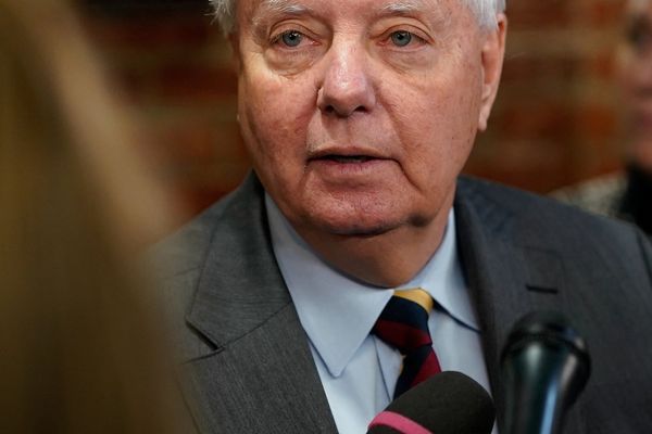 السيناتور غراهام: مساران دبلوماسي وعسكري مطروحان لإنهاء النظام الإيراني