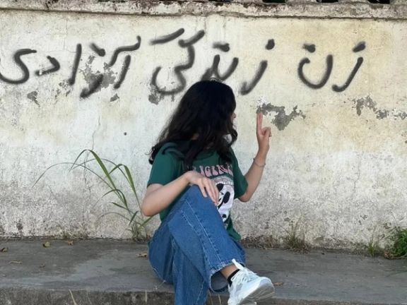 ۹ فعال سیاسی و مدنی پافشاری جمهوری اسلامی بر حجاب اجباری را محکوم کردند