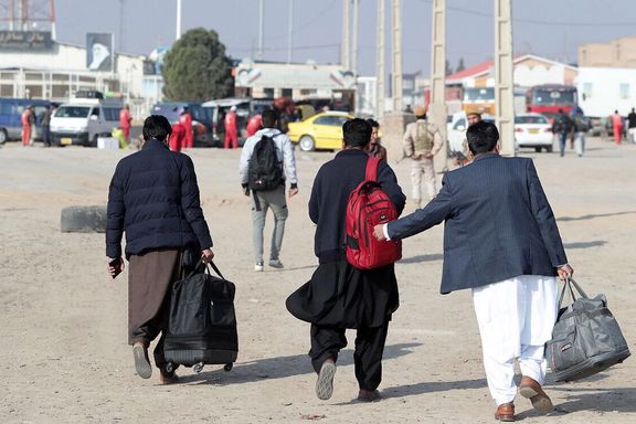 ورود اتباع افغانستان با ویزای زیارتی و گردشگری از مرز دوغارون به ایران ممنوع شد