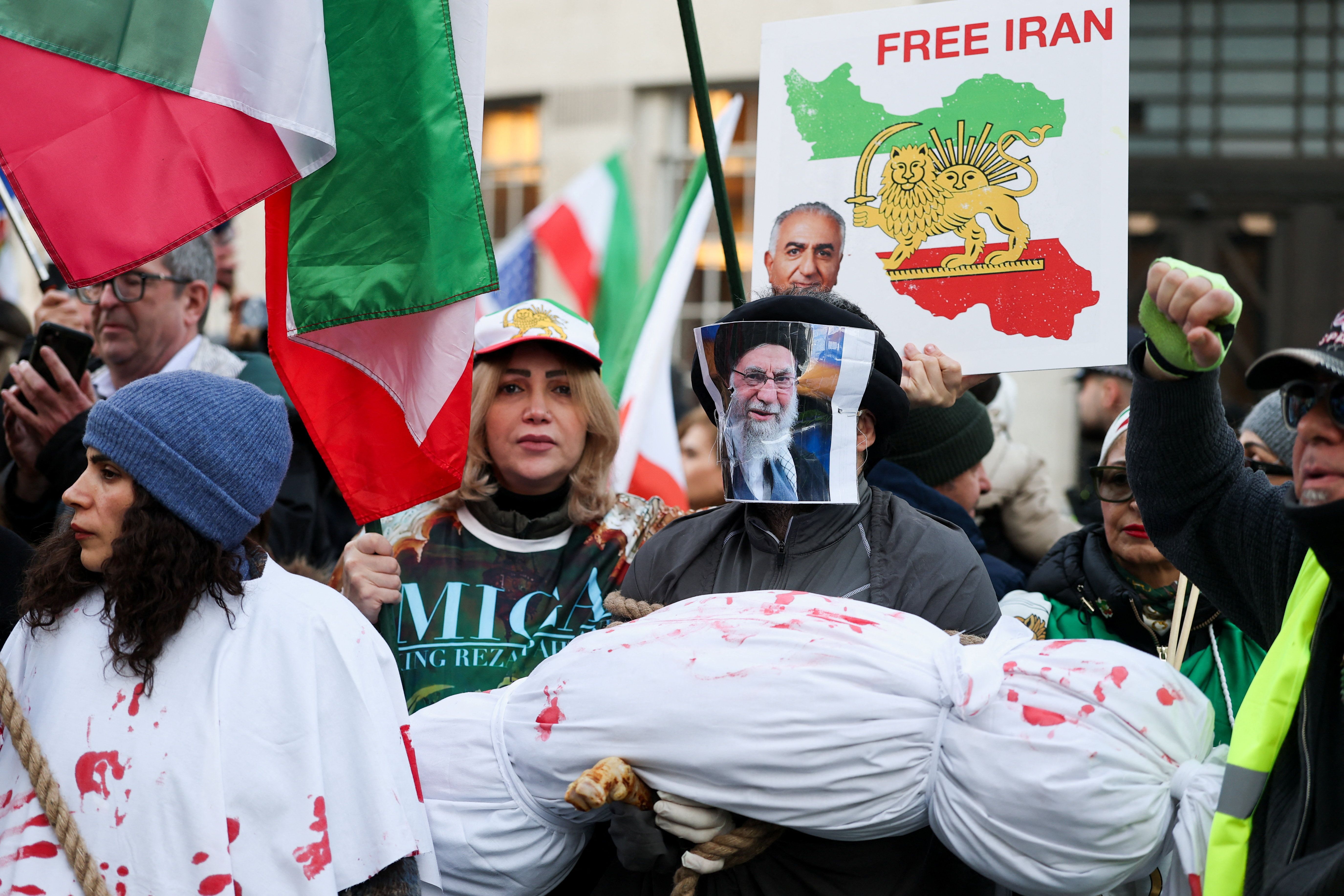 تداوم اعلام همبستگی ایرانیان خارج کشور با انقلاب ملی