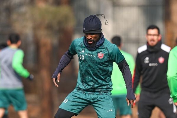 جلسه مدیران پرسپولیس با سرژ اوریه برای فسخ قرارداد ۶۰۰ هزار دلاری