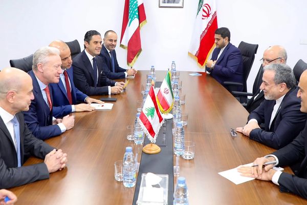 وزير خارجية لبنان يطالب إيران بالتعاون لنزع سلاح "حزب الله"