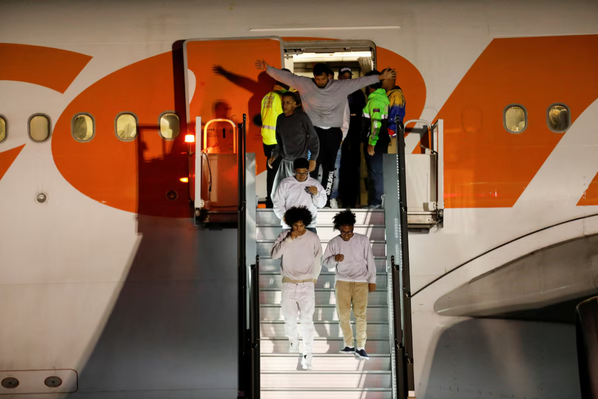 قاضی دادگاه تجدیدنظر، قانونی بودن اخراج ونزوئلایی‌هایی مظنون از آمریکا را زیر سوال برد