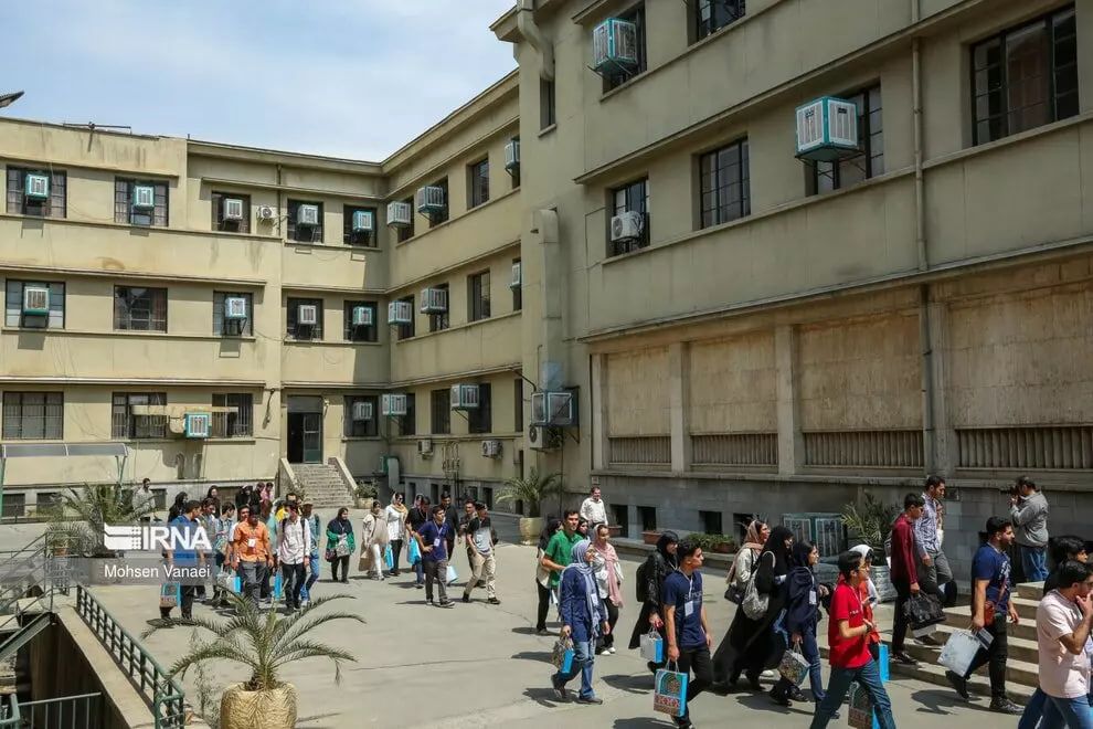 الرئيس السابق لمرصد الهجرة: 4 في المائة من السكان المتعلمين والطلبة غادروا إيران