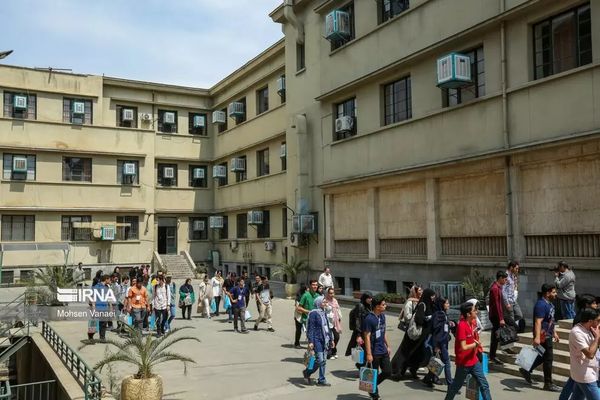 الرئيس السابق لمرصد الهجرة: 4 في المائة من السكان المتعلمين والطلبة غادروا إيران