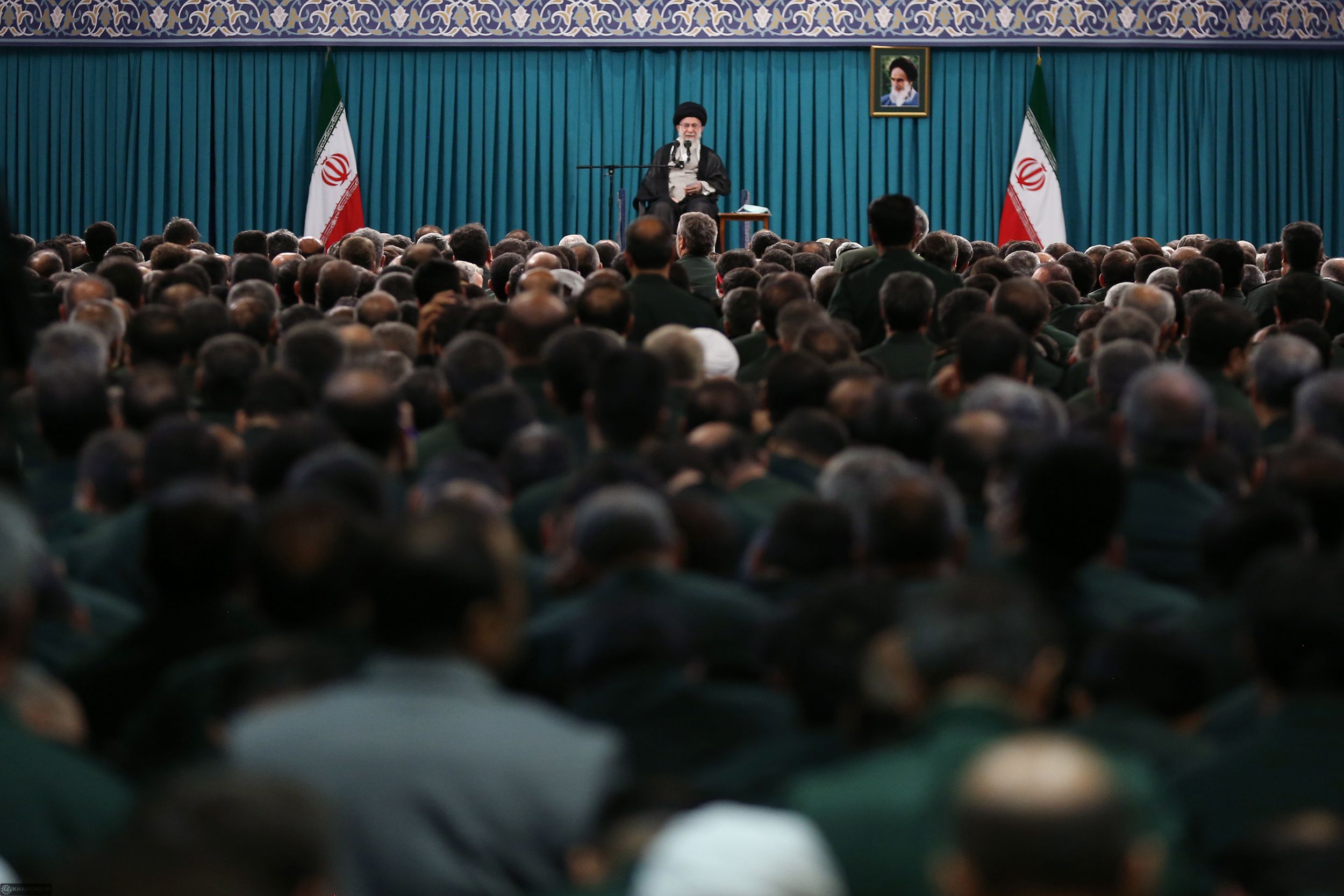 مقام ایرانی به تلگراف: فرماندهان سپاه خواستار لغو فتوای منع سلاح هسته‌ای خامنه‌ای شدند