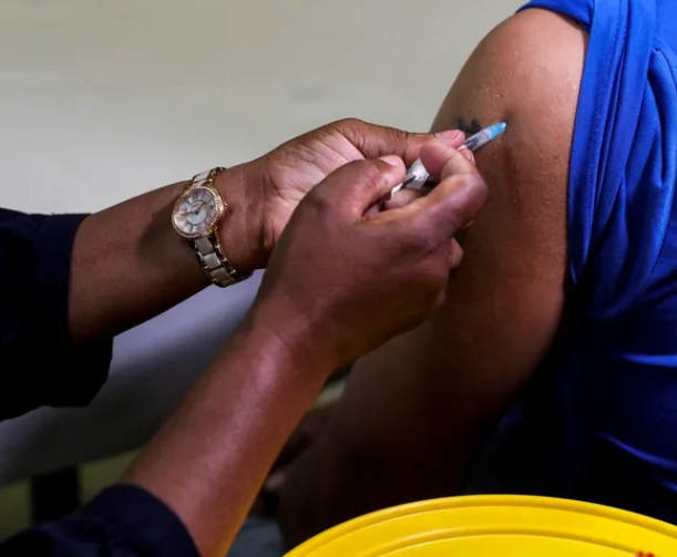 مقام‌های آفریقای جنوبی: موج اومیکرون در کشور ما در حال فروکش کردن است