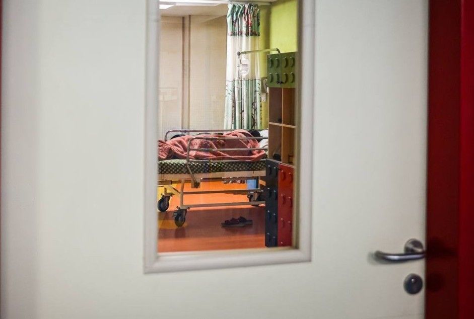 نماینده قزوین در مجلس: یک پزشک بازداشت شده بود که از درمان بسیجیان خودداری می‌کرد