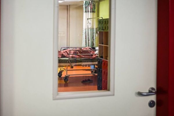 نماینده قزوین در مجلس: یک پزشک بازداشت شده بود که از درمان بسیجیان خودداری میکرد