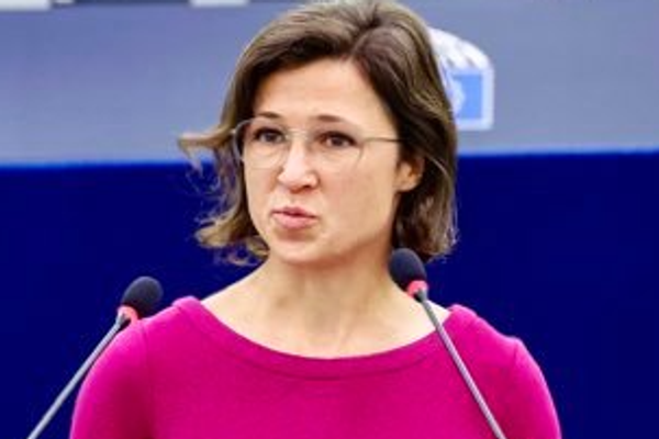 نماینده پارلمان اروپا: فرزند فریبا بلوچ، مدافع حقوق بشر، در ایرانشهر ربوده و شکنجه شده است