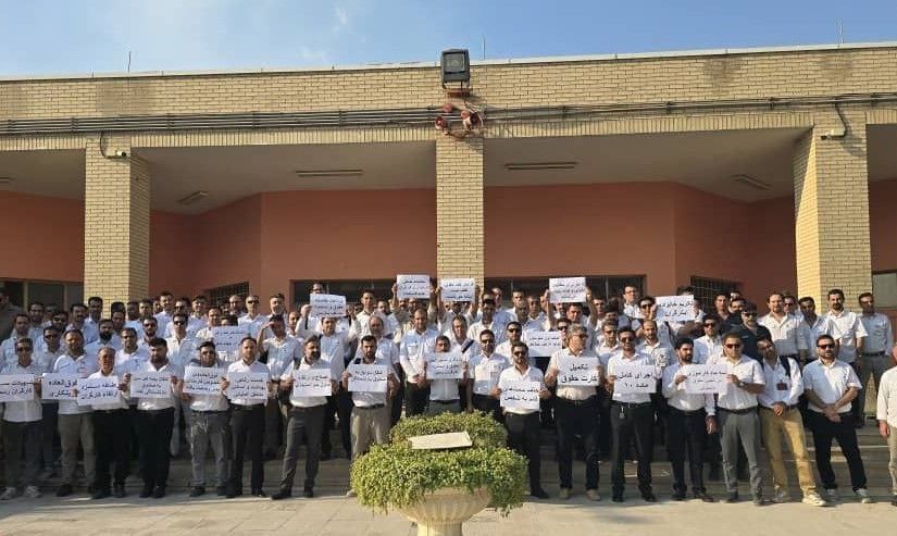 تجمع کارکنان رسمی در مناطق نفتی جنوب ایران همزمان با اعتراض کارگران ارکان ثالث در تهران