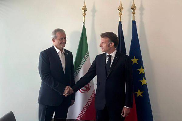 پزشکیان: با مکرون بر سر حل موضوع زندانیان دو طرف توافق کردیم