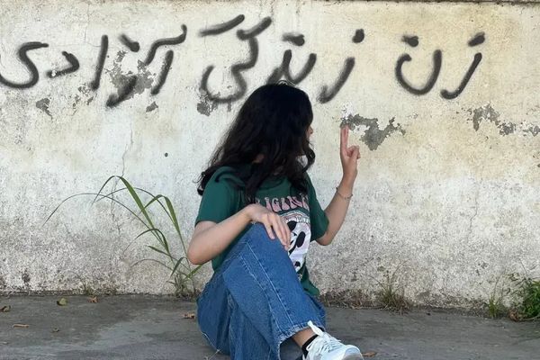 المجتمع الإيراني ينتفض ضد قانون الحجاب.. وحقوقيون: "إعلان حرب وإهانة للشعب"