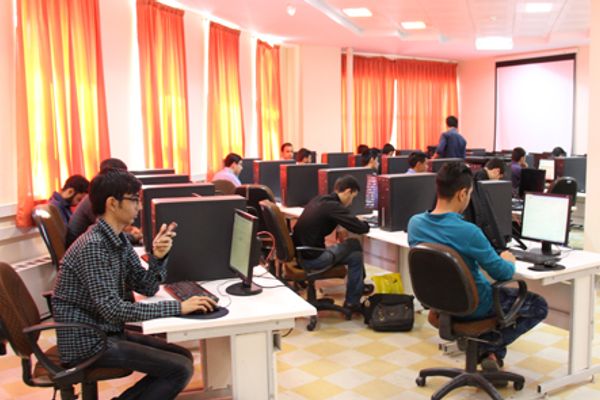 Revolutionary Guards crack down on online learning platform students