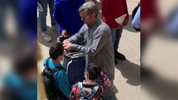 سخنگوی آموزش و پرورش: به رفتار فرد خاطی در ویدیوی قیچی کردن موی دانشآموزان، رسیدگی میشود