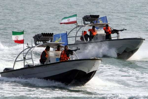 رزمایش مشترک دریایی جمهوری اسلامی، چین و روسیه پس از هشدار سنتکام به تعویق افتاد