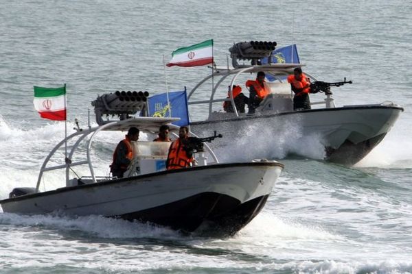 رزمایش مشترک دریایی جمهوری اسلامی، چین و روسیه پس از هشدار سنتکام به تعویق افتاد