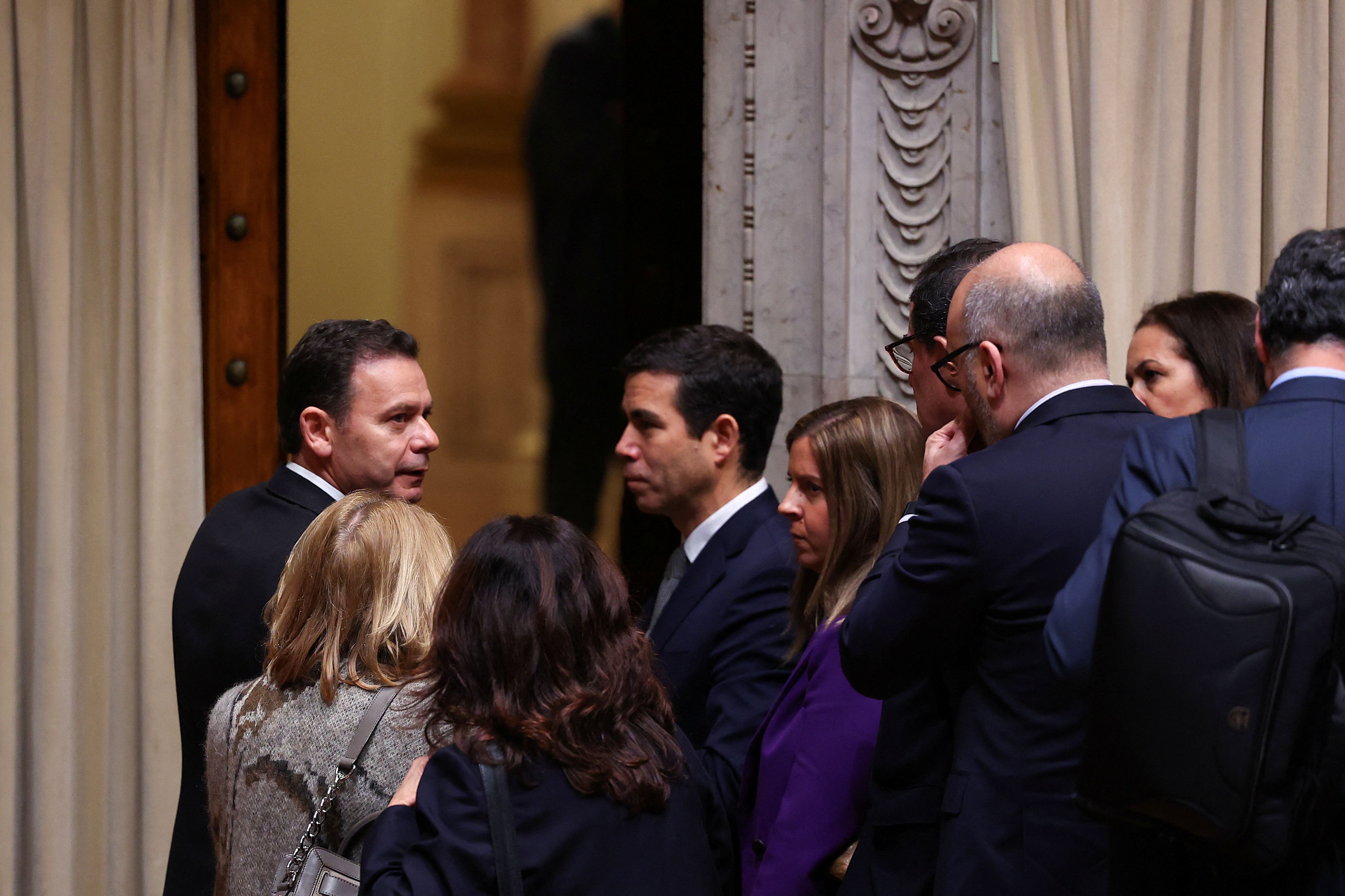 دولت پرتغال پس از طرح اتهام فساد نخست‌وزیر و رای عدم اعتماد پارلمان منحل شد