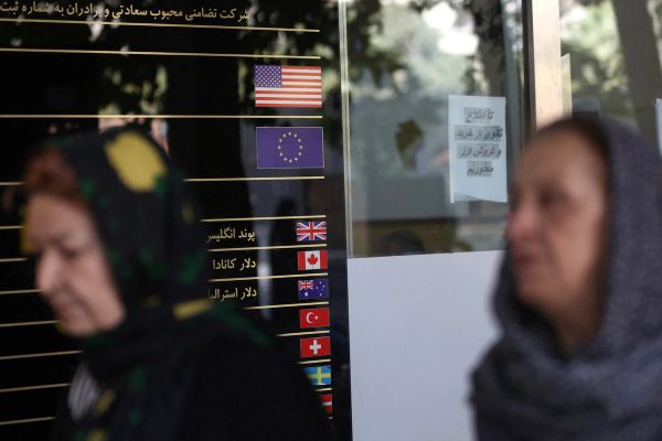 Iran's rial dips to 1.18 million per dollar following UN sanctions snapback