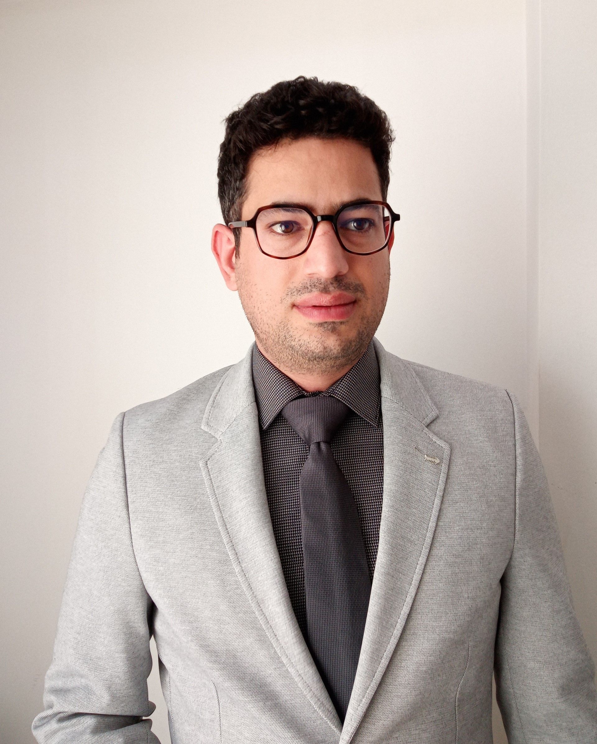 ایمان آقایاری