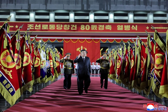 کره شمالی در یک رژه نظامی، موشک قارهپیمای جدید «هواسونگ–۲۰» را به نمایش گذاشت