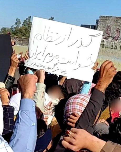 جمعه اعتراضی سیستان و بلوچستان؛ شعار زنان زاهدانی: چه باحجاب چه بیحجاب، پیش به سوی انقلاب