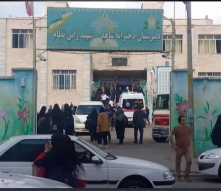 گزارش‌ها از کشته شدن یک دانش‌آموز دختر در پی حمله لباس شخصی‌ها به مدرسه‌ای در اردبیل