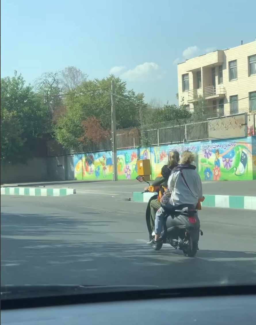 با ادامه تبعیض در صدور گواهینامه موتور برای زنان، دولت پزشکیان وعده «تدبیر» داد