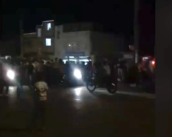 Protesters in the city of Divandarreh, Kordesran province