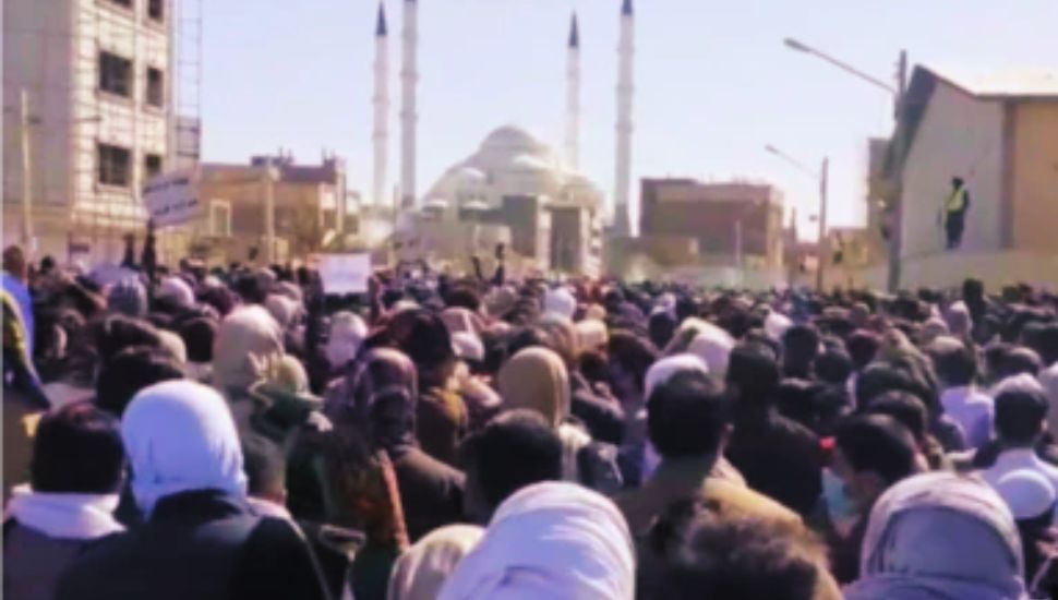 ارتفاع عدد المعتقلين خلال احتجاجات"ذكرى جمعة زاهدان الدامية"بإيران لـ 216شخصا بينهم أطفال