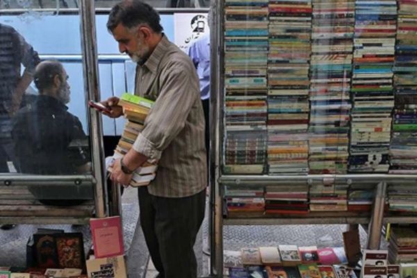 Iran Censors Book For Sentence Seen As Critical Of Russia