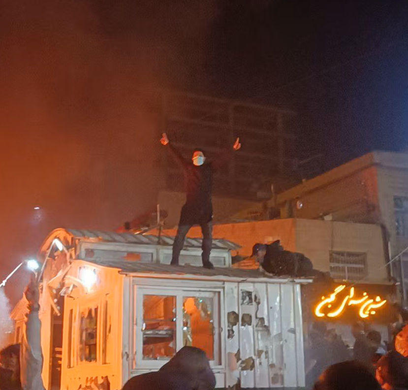 اکونومیست: با وجود آرامش ظاهری، ساختار قدرت در جمهوری اسلامی به‌شدت متزلزل است