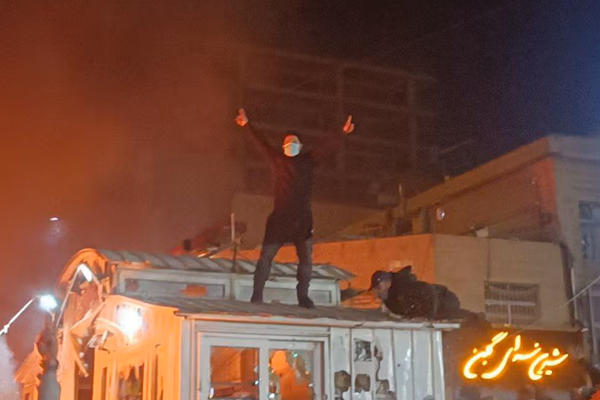 اکونومیست: با وجود آرامش ظاهری، ساختار قدرت در جمهوری اسلامی بهشدت متزلزل است