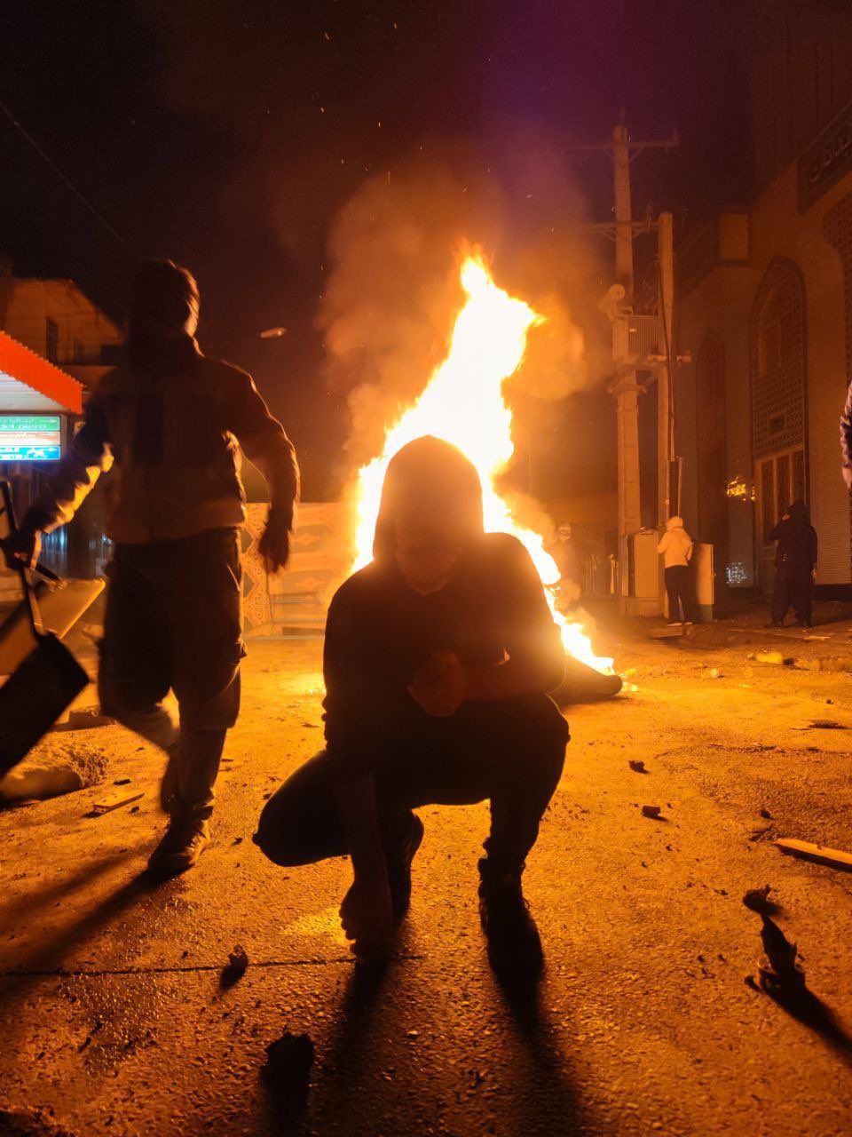 خیزش انقلابی ایرانیان و مسیر پر پیچ‌ و خم آن