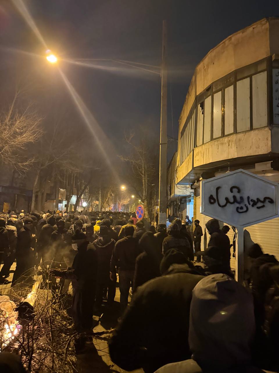 متابعو "إيران إنترناشيونال":استخبارات الحرس الثوري الإيراني تضغط على تجار أصفهان المحتجين