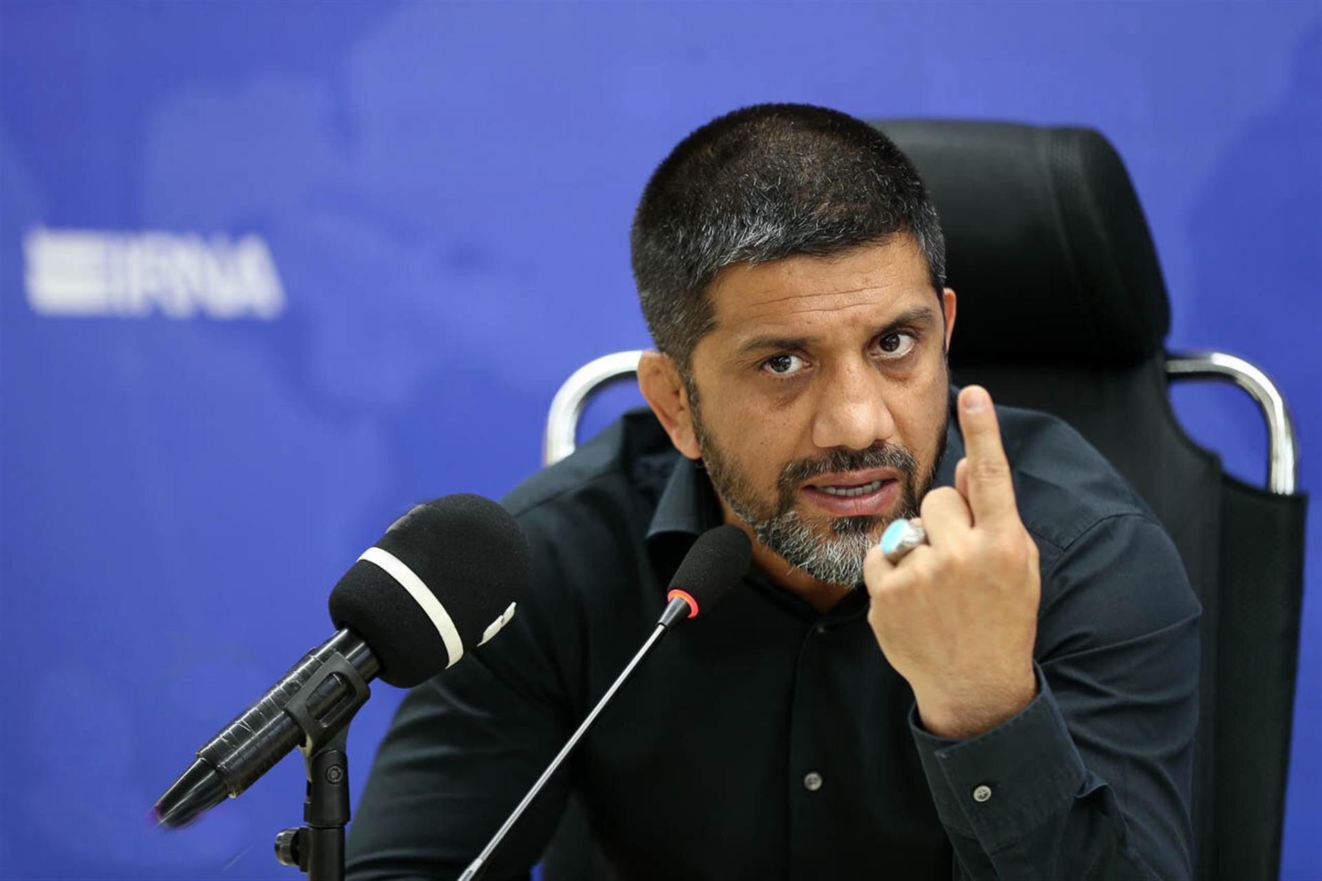 علی دبیر: یک آدم گردن‌کلفت باید مافیای فوتبال را جمع کند، من این‌ها را می‌زنم کنار