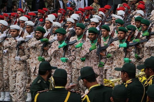 إلغاء العرض العسكري السنوي للقوات المسلحة الإيرانية في كردستان وهمدان بسبب "التهديدات"