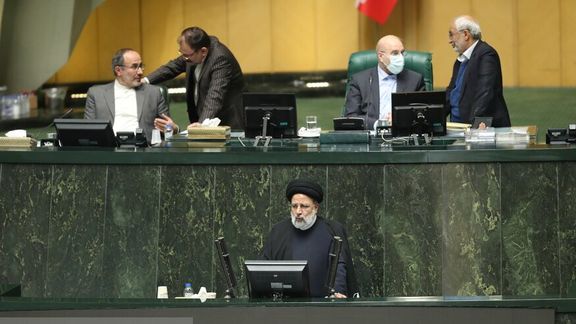 President Ebrahim Raisi (center) at the parliament on January 22, 2023