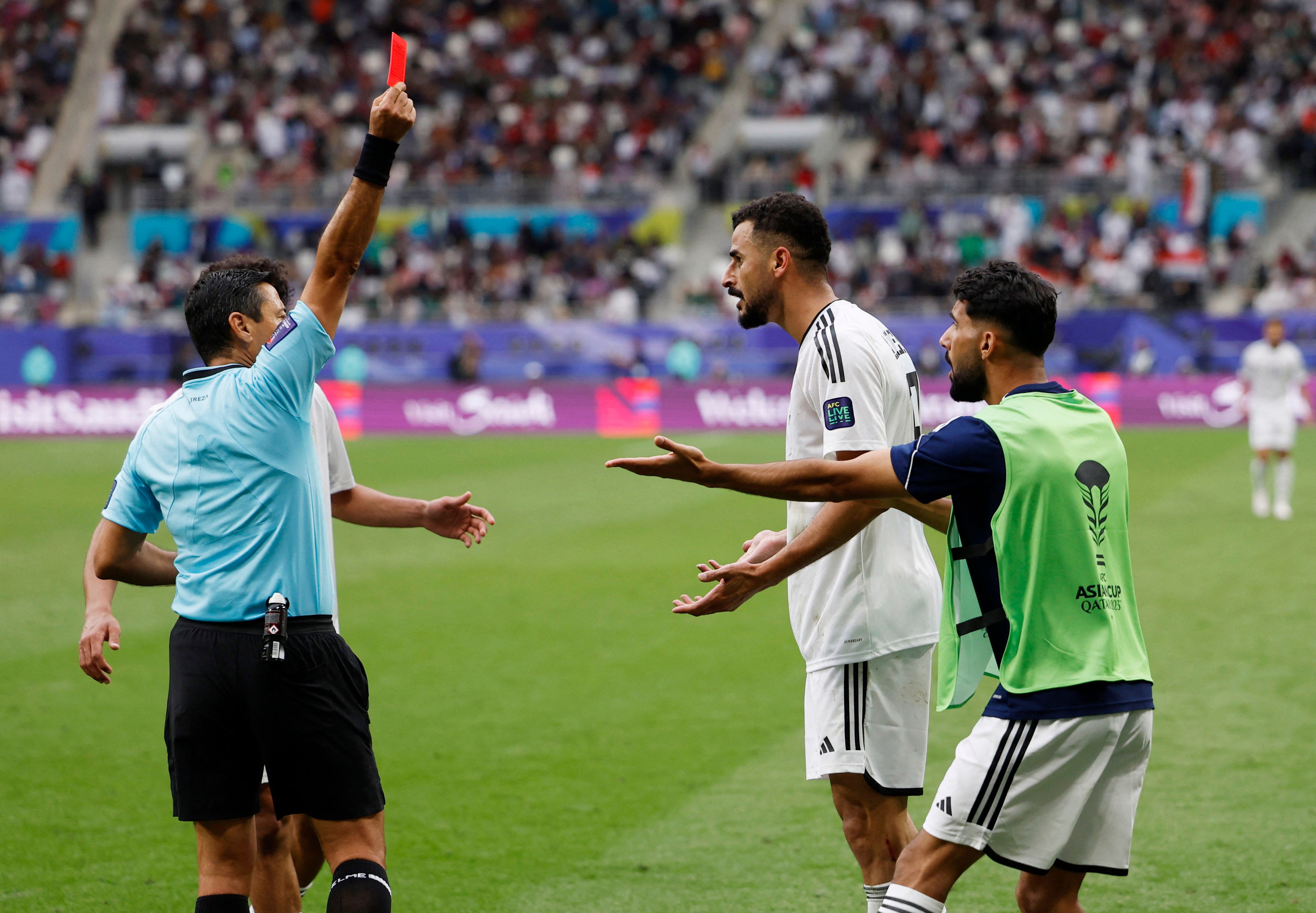 چه کسی بیشتر خوشحالی کرد؟؛ شکایت فدراسیون فوتبال عراق از فغانی به دلیل اخراج ایمن حسین