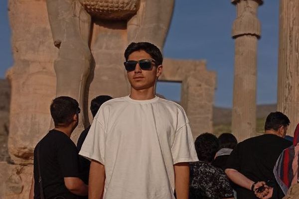 امیرمهدی کشاورز، فوتبالیست ۱۷ ساله، در قزوین به دست ماموران سرکوب به قتل رسید