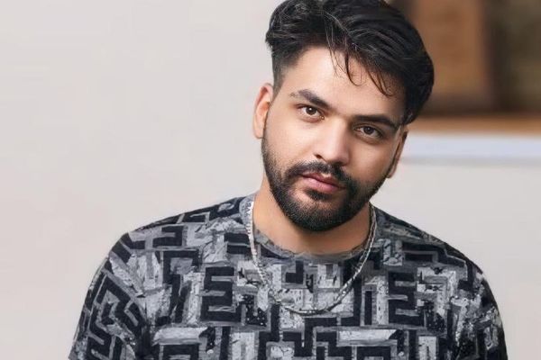 حسین رادی، غواص و آتشنشانی که در انقلاب ملی هدف گلوله قرار گرفت