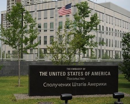 وزارت خارجه آمریکا از خانواده دیپلماتهای این کشور در کییف خواست تا اوکراین را ترک کنند
