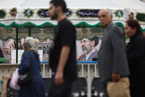 رویترز: مجتبی خامنهای با خروج ذخایر اورانیوم از ایران مخالفت کرده است