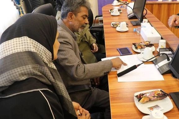 تصویری از جلسه مصالحه برای رهایی گلی کوهکن از اعدام