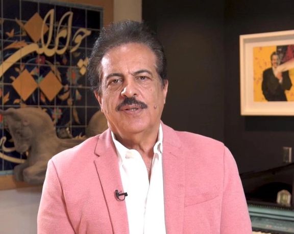 مرتضی برجسته، خواننده ایرانی، از ممنوعیت خوانندگی زنان در ایران ابراز تاسف کرد